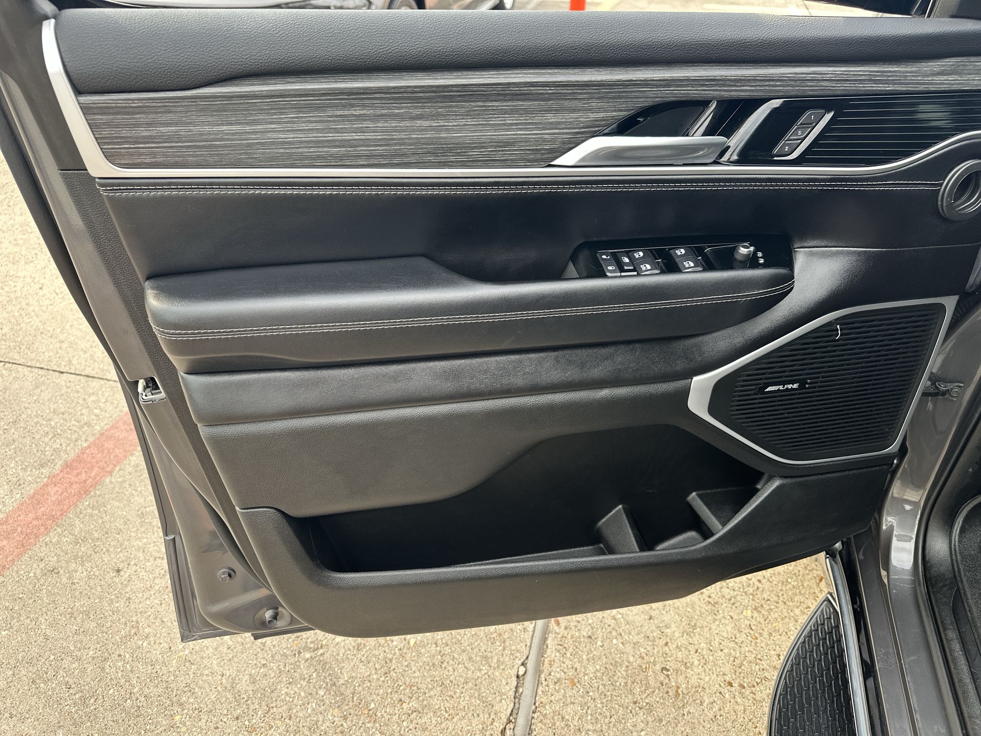 2023 Jeep Wagoneer Series III