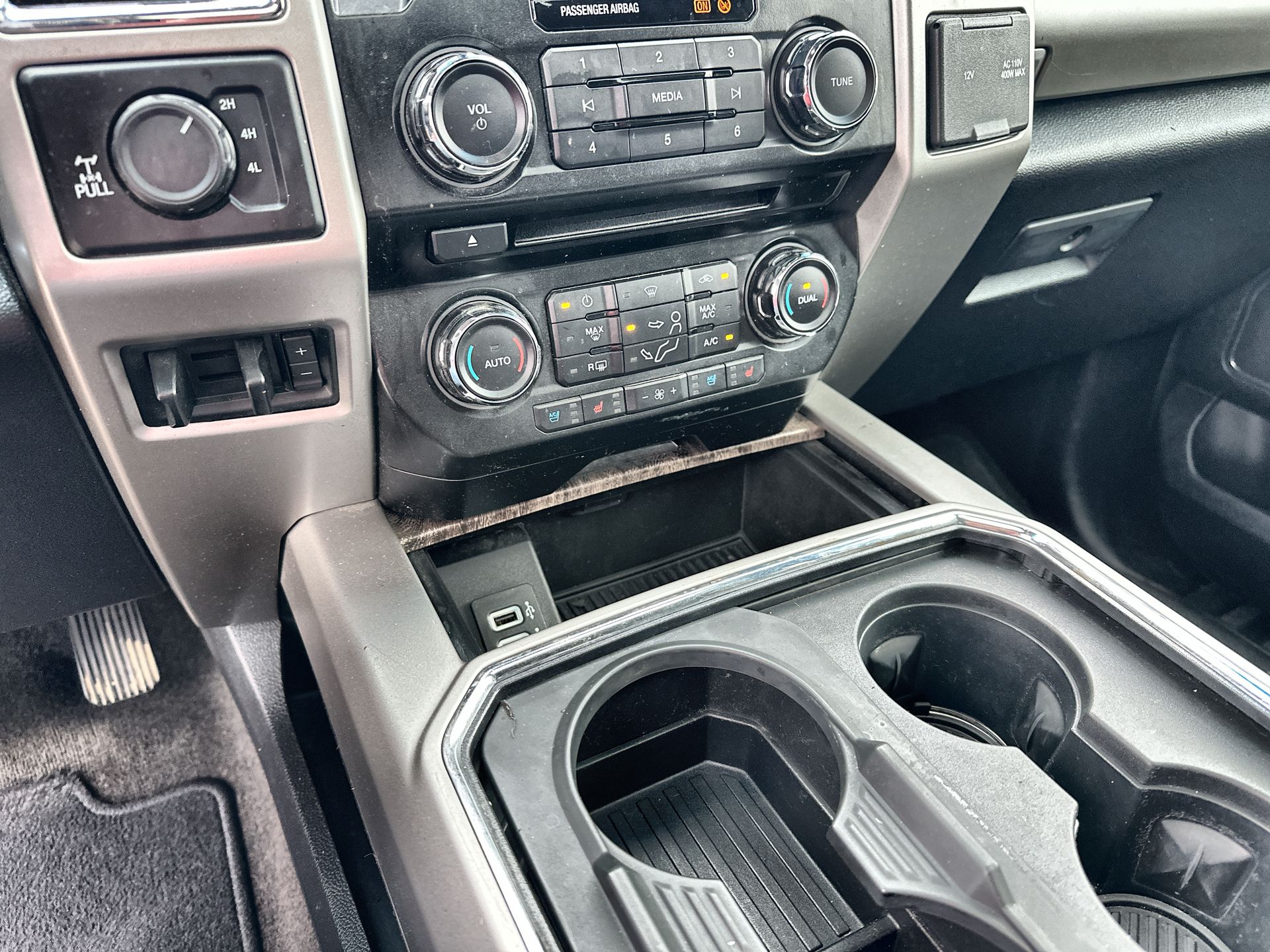 2017 Ford Super Duty F-250 SRW Lariat