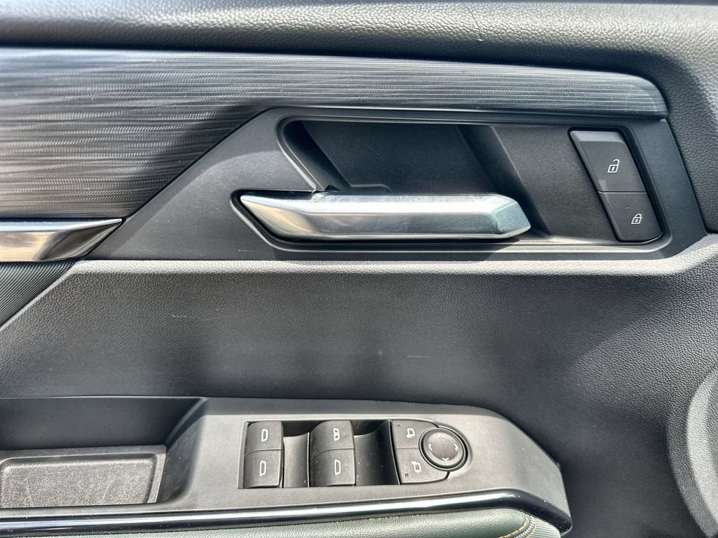 2025 GMC Acadia AT4
