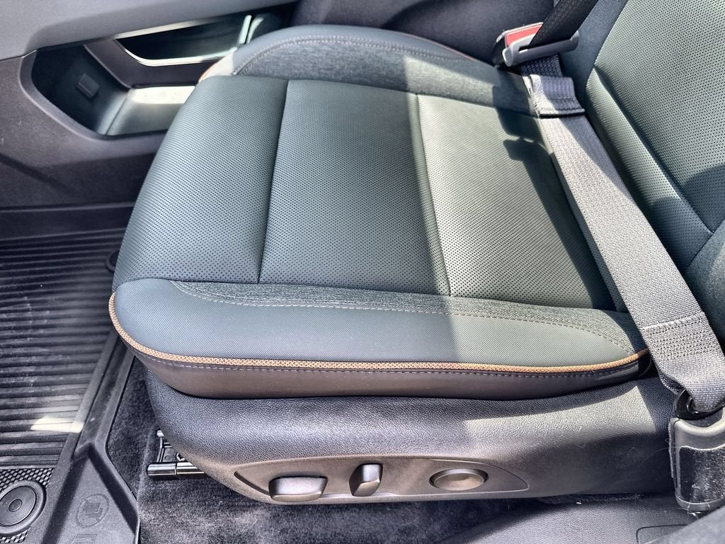 2025 GMC Acadia AT4