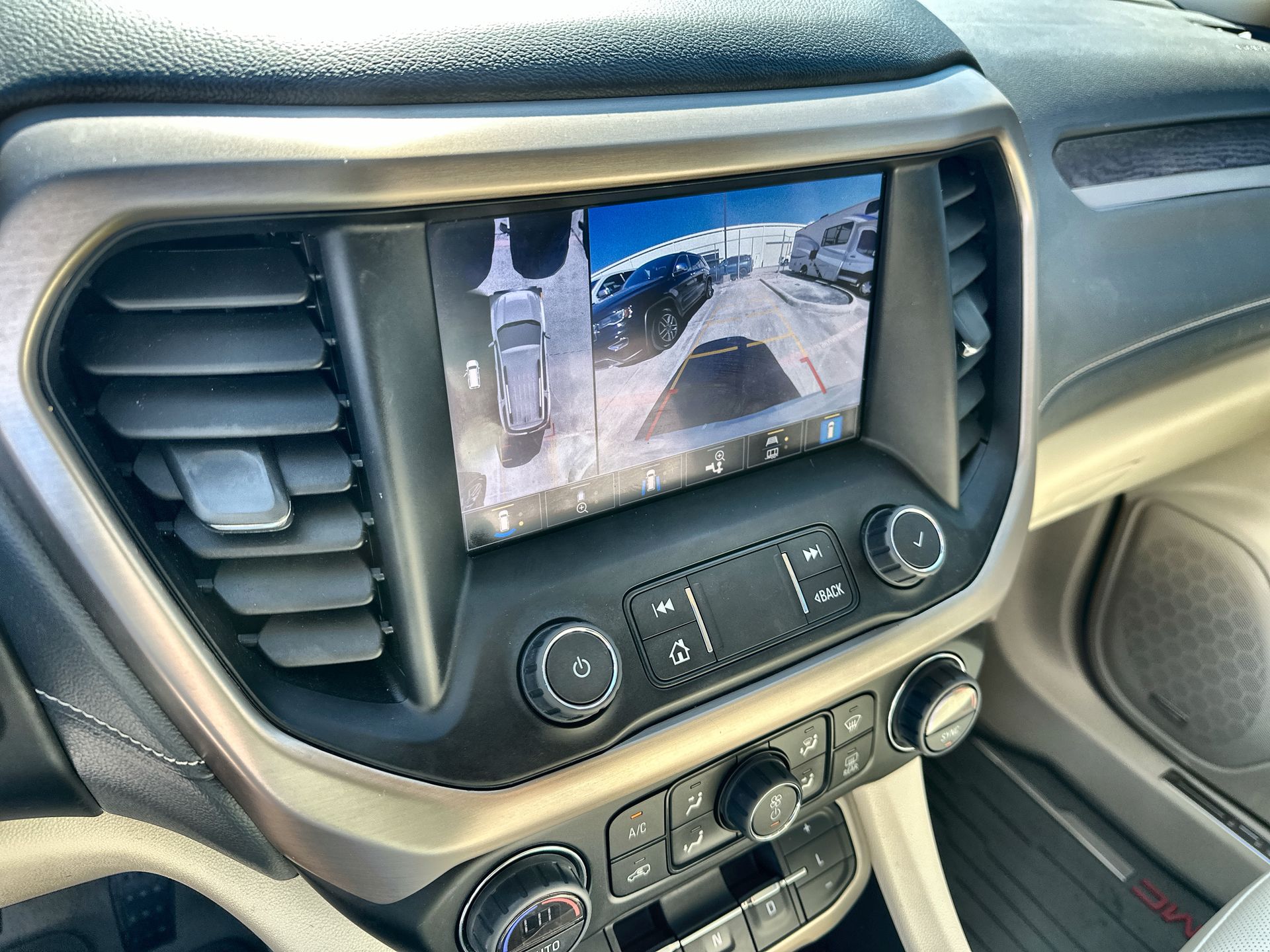 2023 GMC Acadia Denali