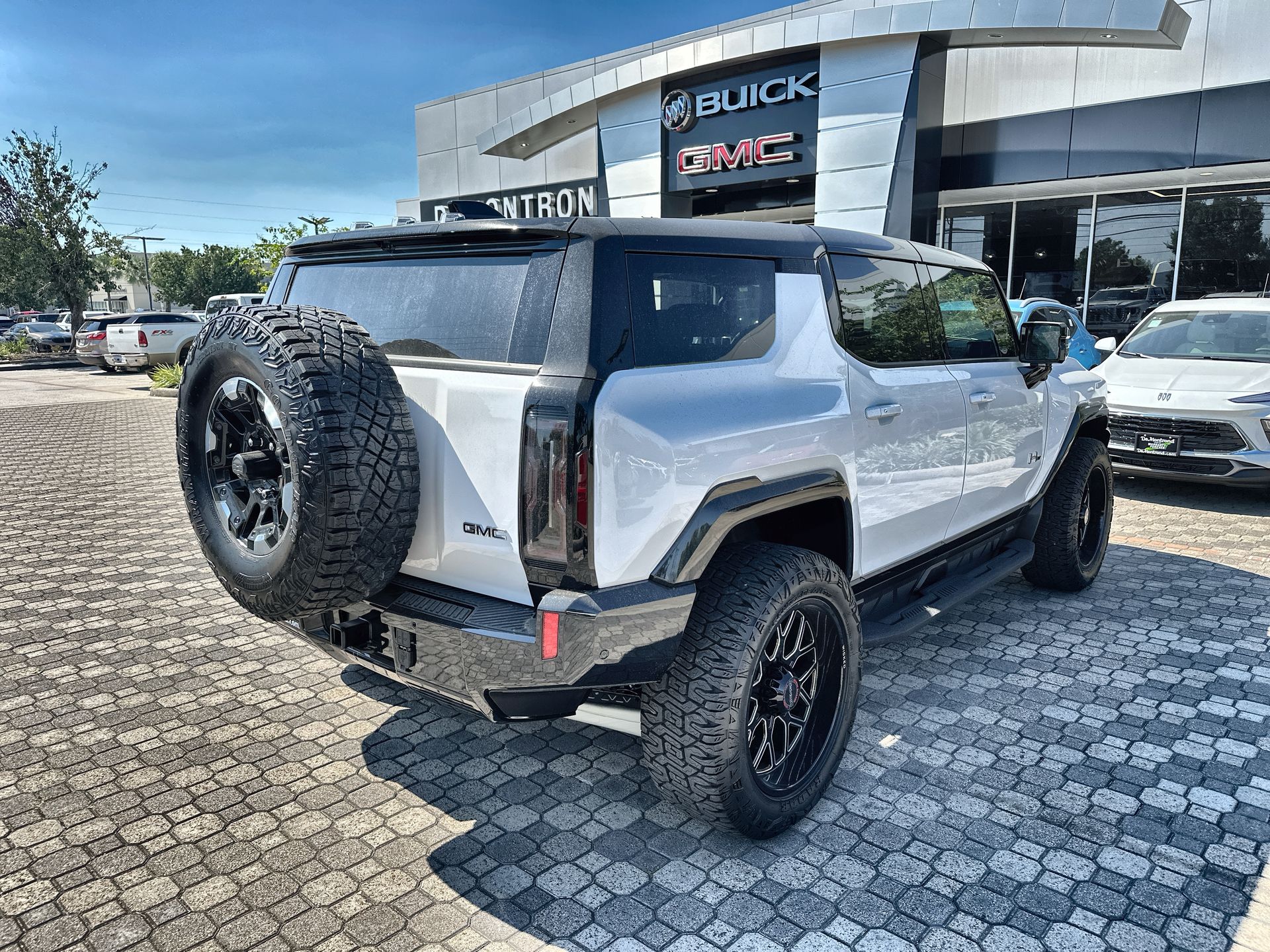 2026 GMC HUMMER EV SUV 2X