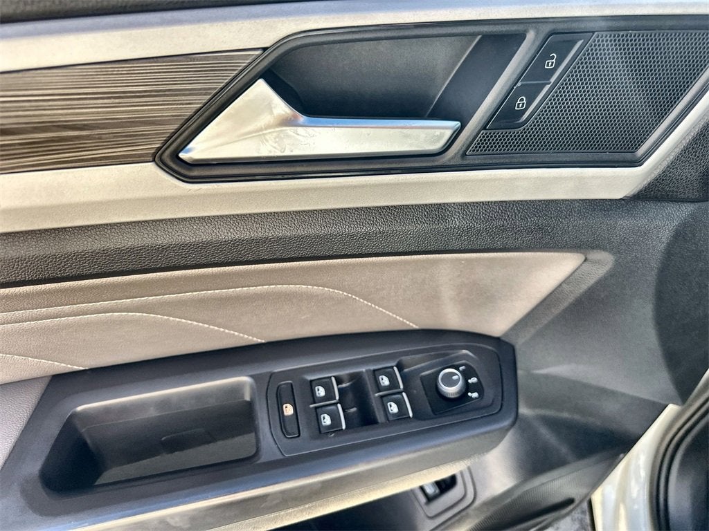 2022 Volkswagen Atlas Cross Sport 2.0T SE w/Technology