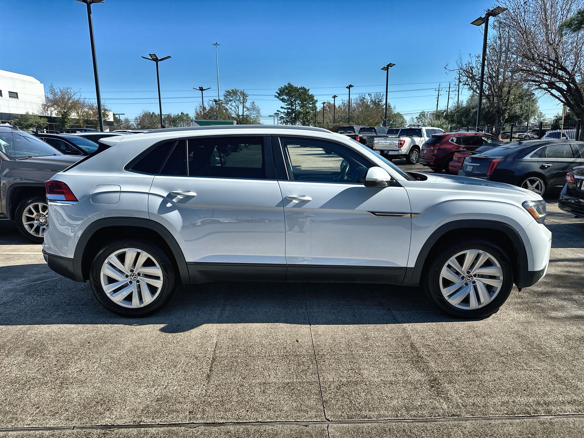 2022 Volkswagen Atlas Cross Sport 2.0T SE w/Technology