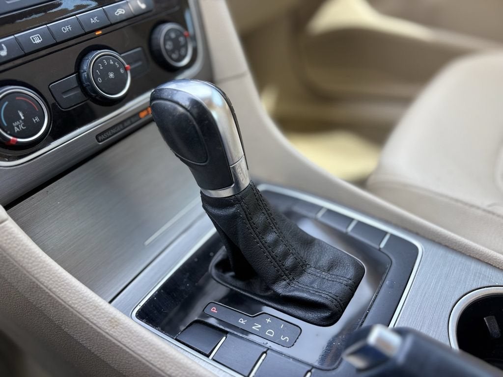 2014 Volkswagen Passat SE