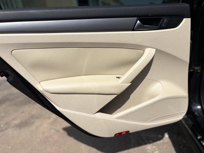 2014 Volkswagen Passat SE
