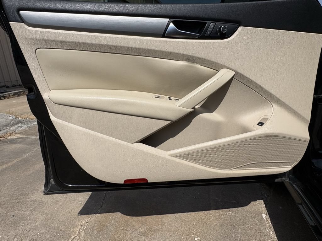 2014 Volkswagen Passat SE