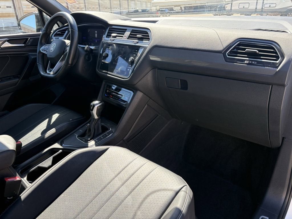 2023 Volkswagen Tiguan SE R-Line Black
