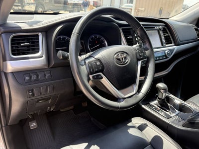 2019 Toyota Highlander SE