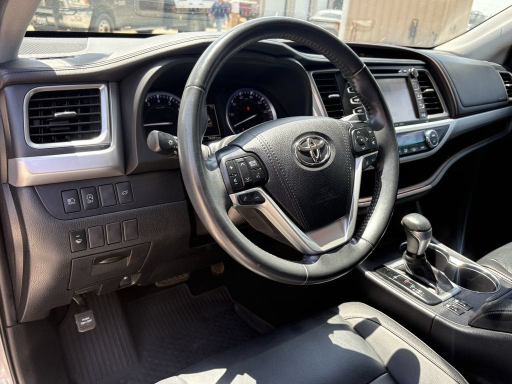2019 Toyota Highlander SE