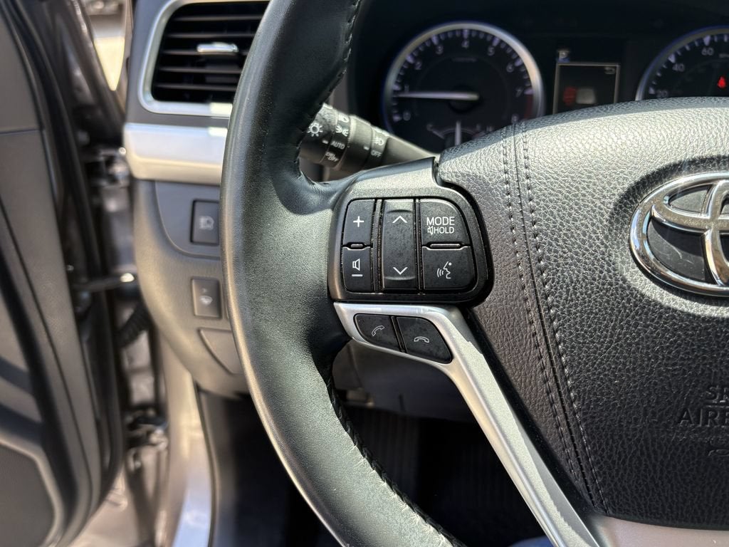2019 Toyota Highlander SE