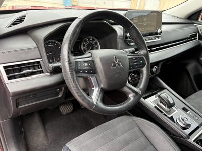 2022 Mitsubishi Outlander SE