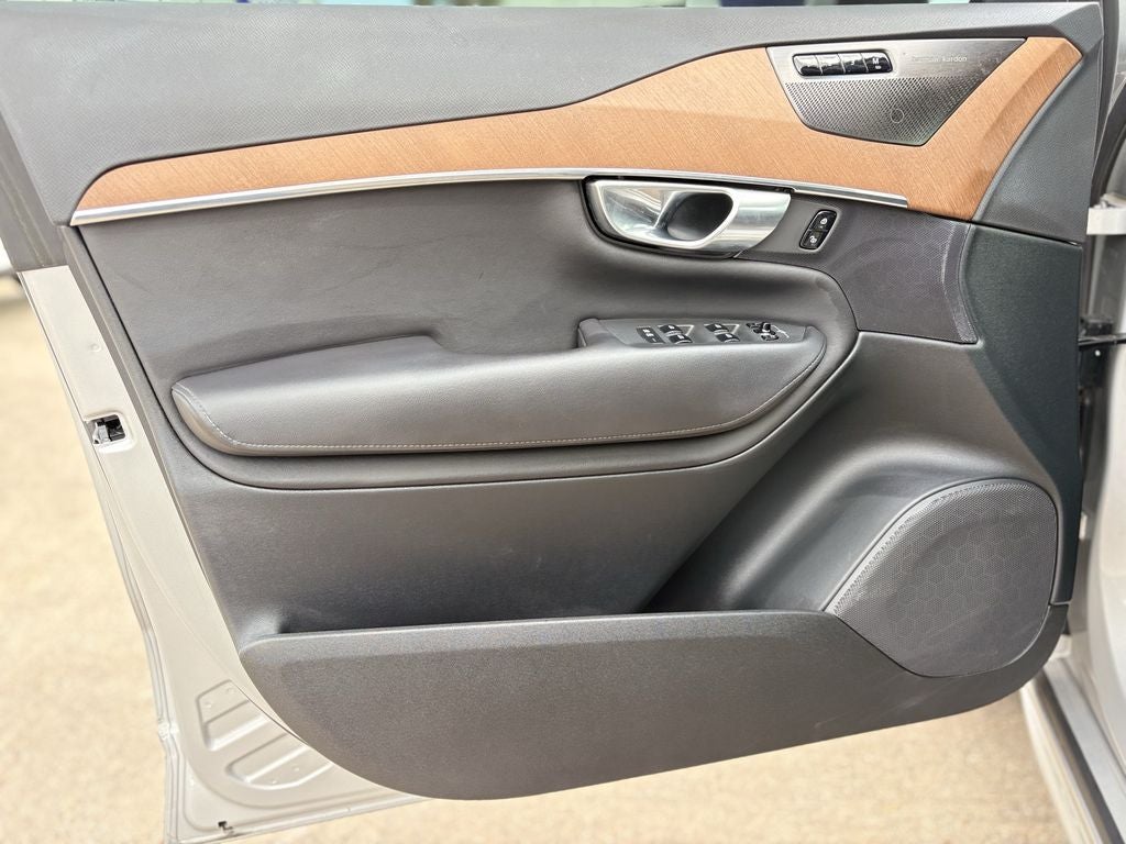 2023 Volvo XC90 B5 Plus