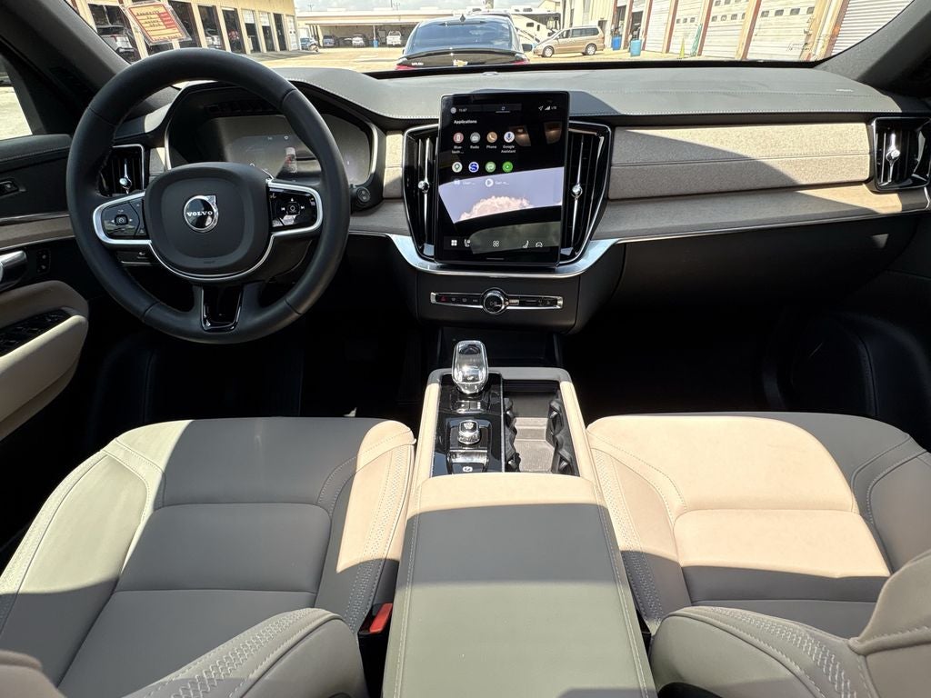 2026 Volvo XC90 B5 Plus