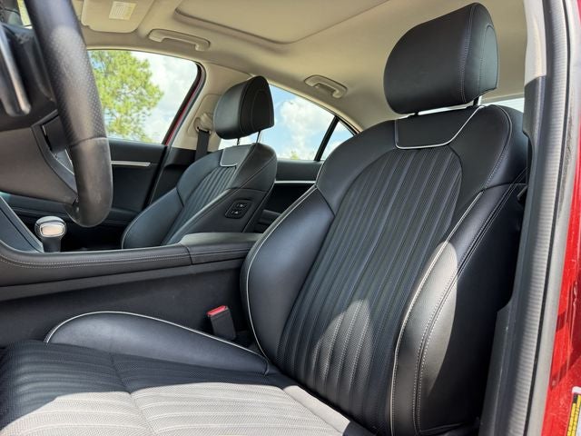 2022 Genesis G70 2.0T